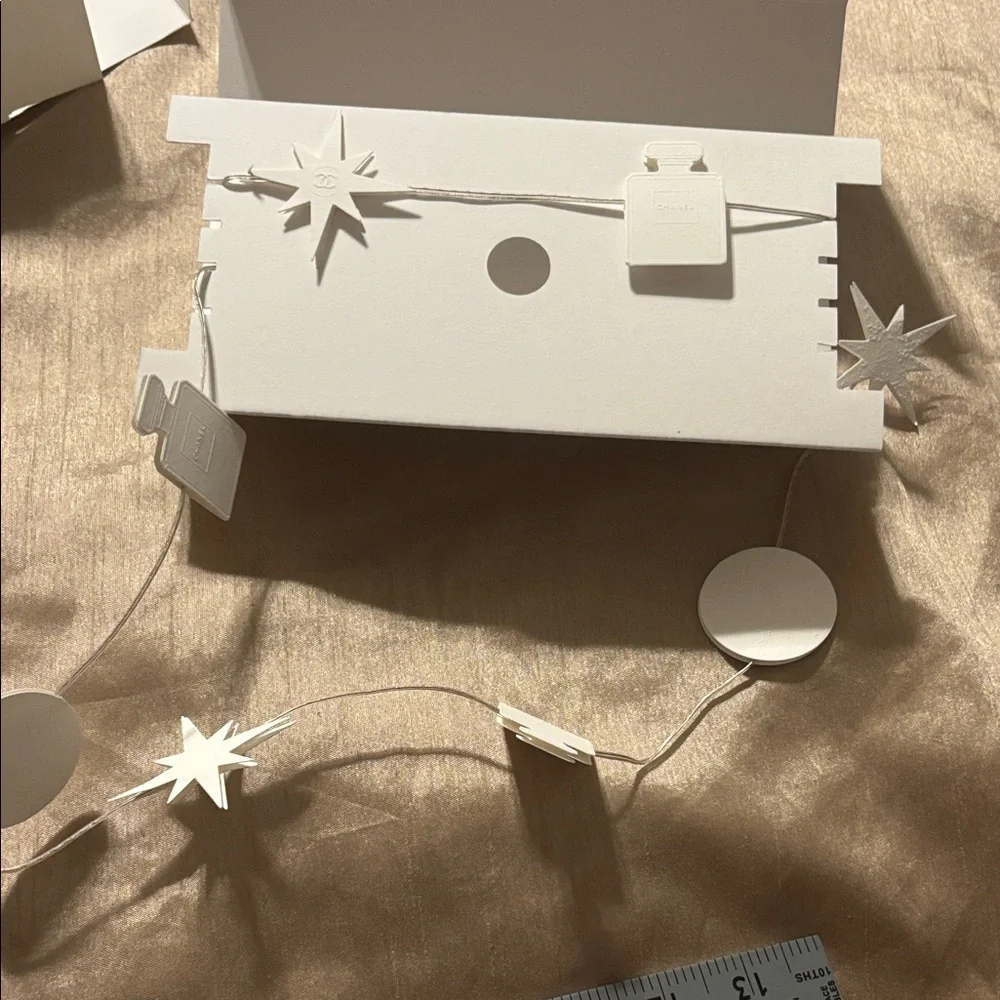 Chanel 17 Piece Assorted Beauty Collection with String Lights USB NWT GWP - Picture 16 of 16